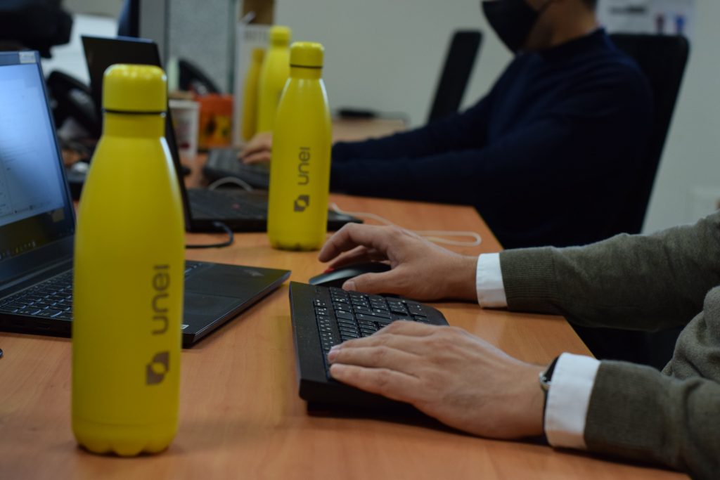 Botellas de acero para eliminar el uso del plástico en nuestras sedes.