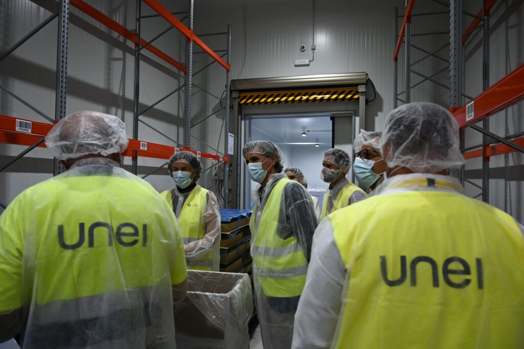 El equipo de Laboratorios Best Medical en el centro logístico de UNEI en Sevilla