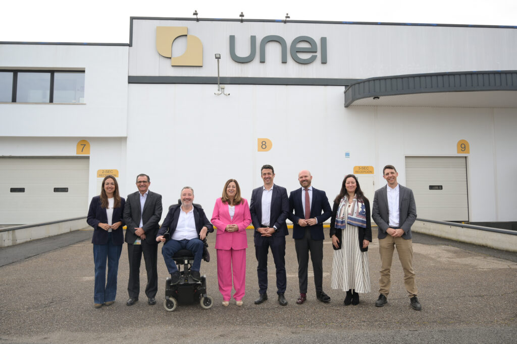 El equipo de dirección de UNEI, junto a la consejera de Desarrollo Educativo